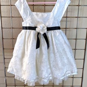 🧁Cut as a button!!  Sweet Heart Rose fancy dress.  Size:. 24 months